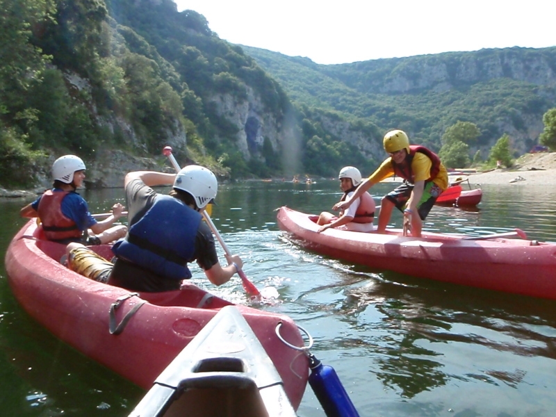 Village Camps International Summer Camp Ard&egrave;che, France 2019-07-26 https://www.villagecamps.com/journals_admin/images/16-25-Canoe games.jpg